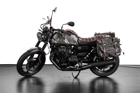 Moto Guzzi V7 Stone Gucci Palace 